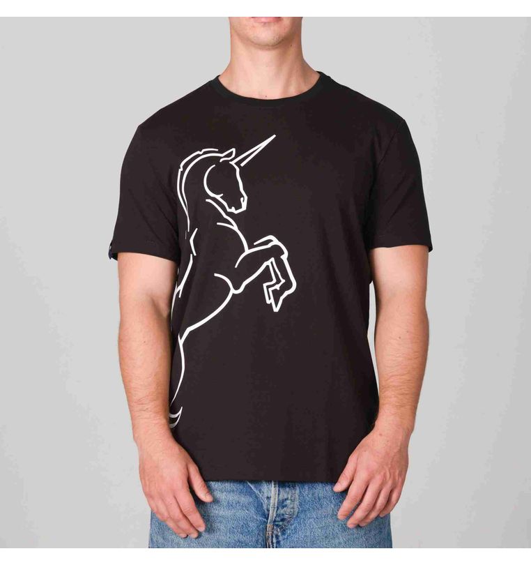 camiseta-unicornio-negro-tierra-arriba_1