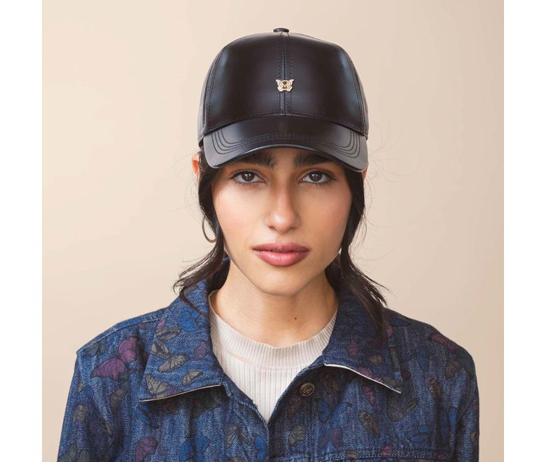 gorra-beisbolera-alas-negro-gala-milliner_1.jpg
